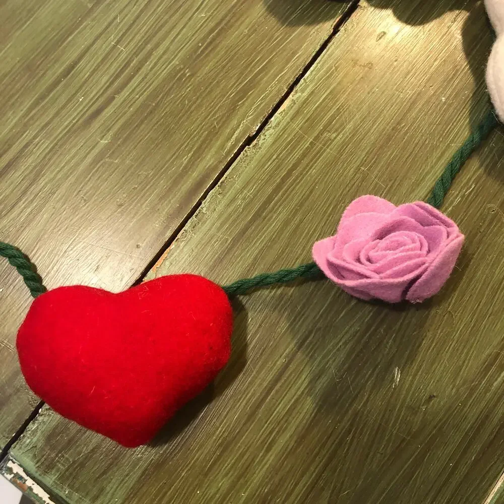 Target Threshold New without Box Garland Felt Hearts and Roses Valentine's Day